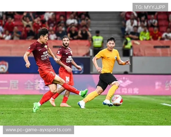 上海海港左路突破成功，武磊外脚背兜射破网——点亮海港夜晚的瞬间