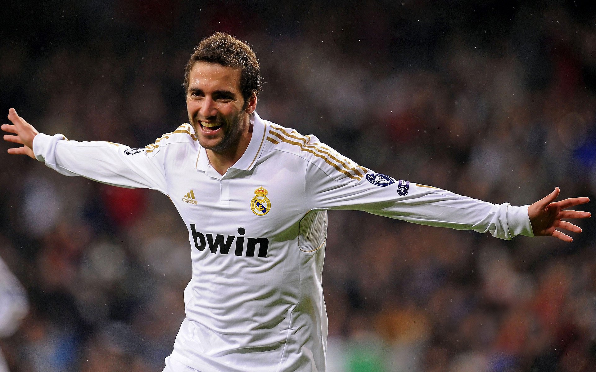 不莱梅球队大获全胜，队员表现出色引人注目，不莱梅 球队